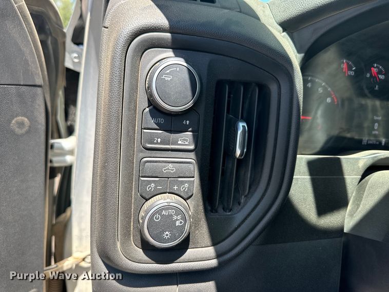 image for item OI9111 2021 Chevrolet Silverado 1500 Crew Cab pickup truck