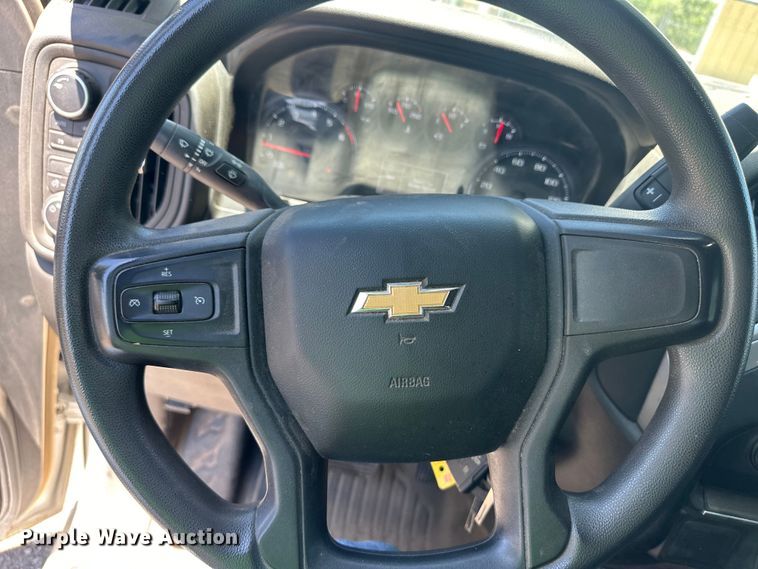 image for item OI9111 2021 Chevrolet Silverado 1500 Crew Cab pickup truck