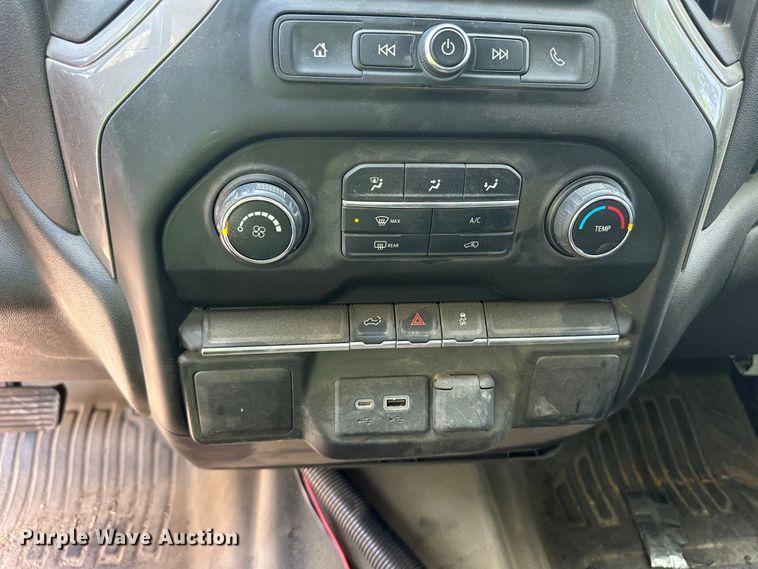 image for item OI9111 2021 Chevrolet Silverado 1500 Crew Cab pickup truck