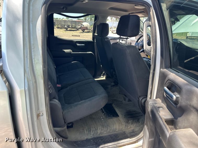 image for item OI9111 2021 Chevrolet Silverado 1500 Crew Cab pickup truck