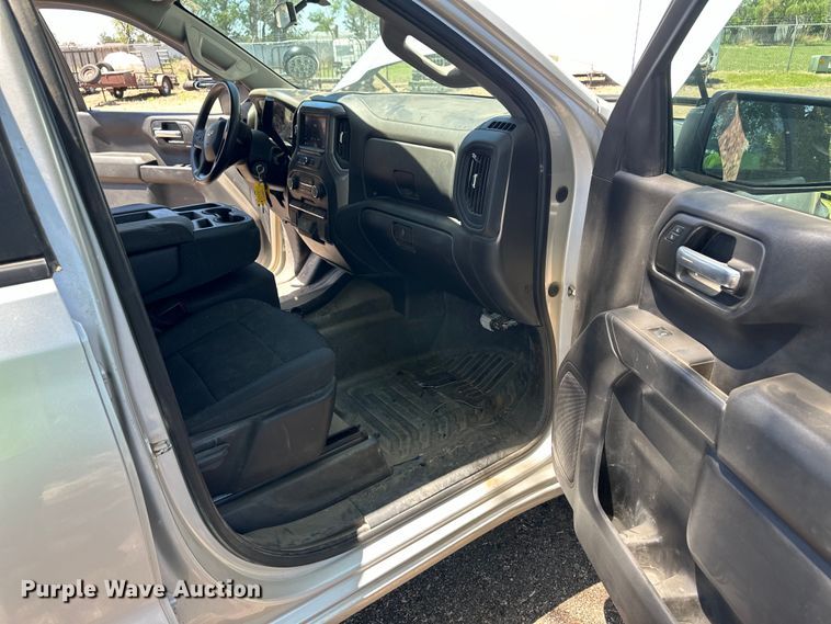 image for item OI9111 2021 Chevrolet Silverado 1500 Crew Cab pickup truck