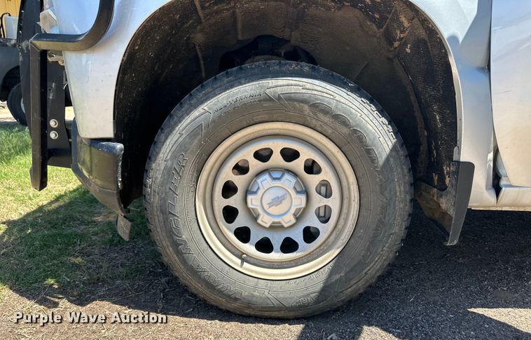 image for item OI9111 2021 Chevrolet Silverado 1500 Crew Cab pickup truck