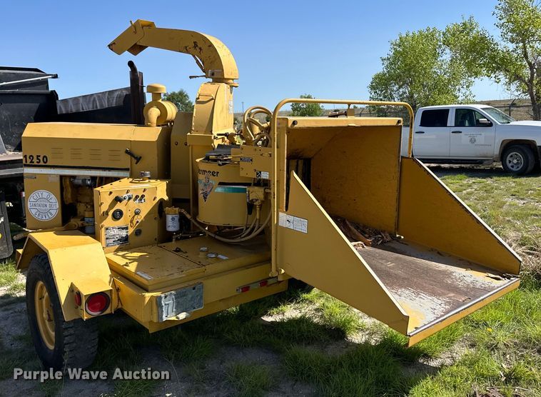 image for item OI9134 1993 Vermeer 1250BC wood chipper