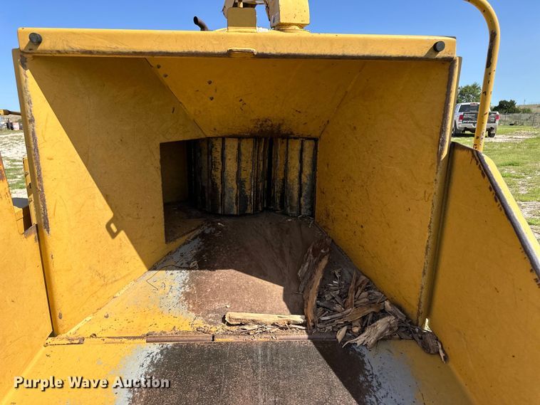 image for item OI9134 1993 Vermeer 1250BC wood chipper