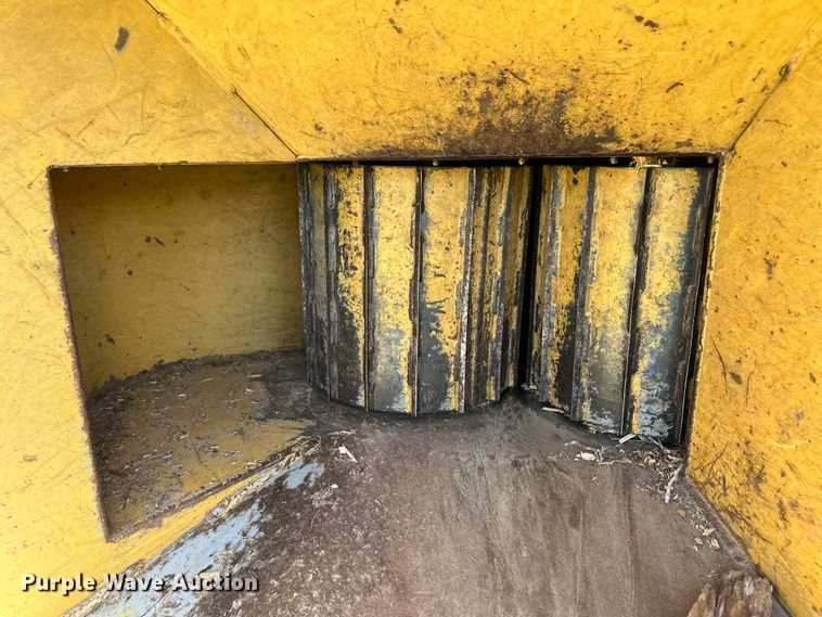 image for item OI9134 1993 Vermeer 1250BC wood chipper