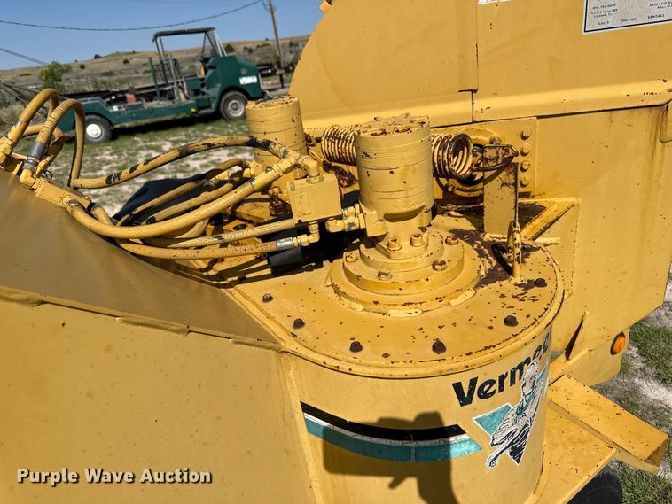 image for item OI9134 1993 Vermeer 1250BC wood chipper