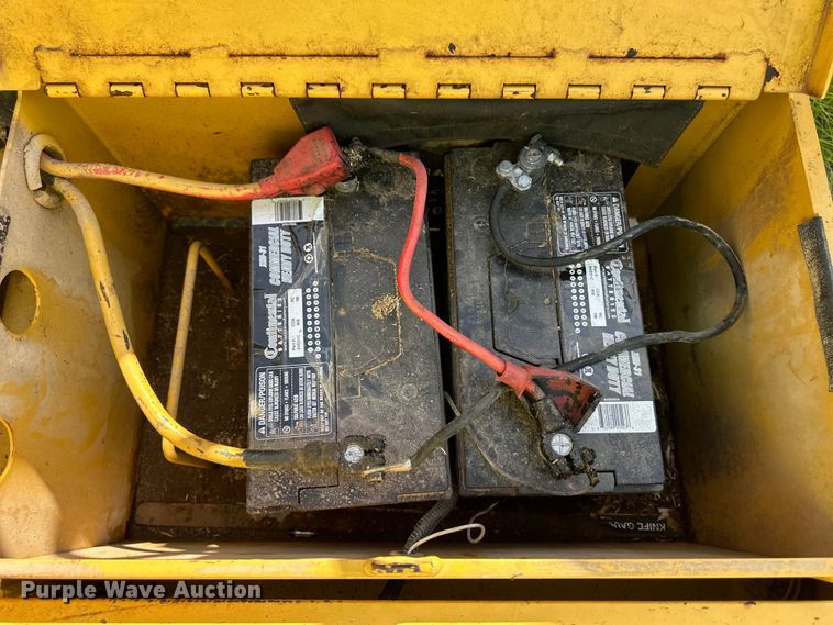 image for item OI9134 1993 Vermeer 1250BC wood chipper