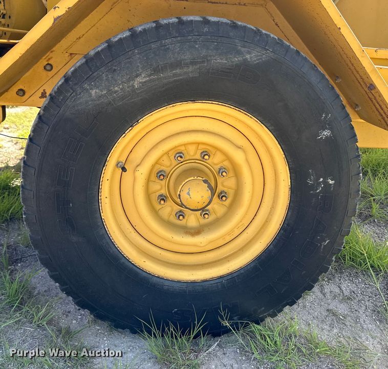 image for item OI9134 1993 Vermeer 1250BC wood chipper