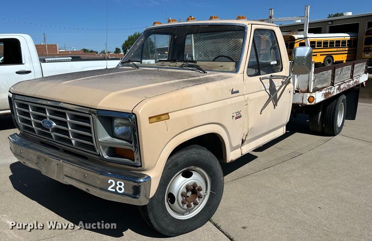 image for item OI9206 1986 Ford F350 dump flatbed pickup truck