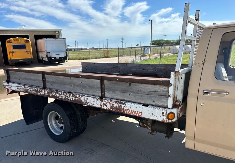 image for item OI9206 1986 Ford F350 dump flatbed pickup truck