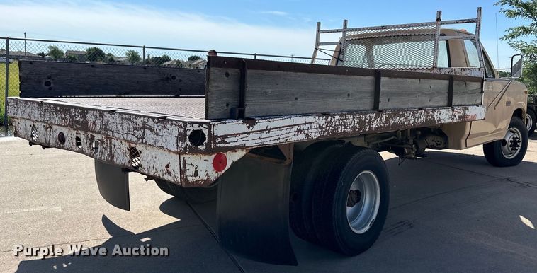 image for item OI9206 1986 Ford F350 dump flatbed pickup truck