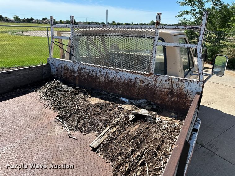 image for item OI9206 1986 Ford F350 dump flatbed pickup truck