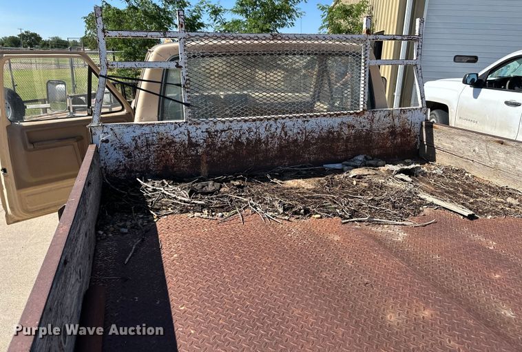 image for item OI9206 1986 Ford F350 dump flatbed pickup truck