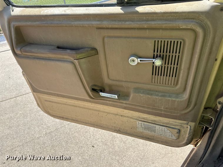 image for item OI9206 1986 Ford F350 dump flatbed pickup truck