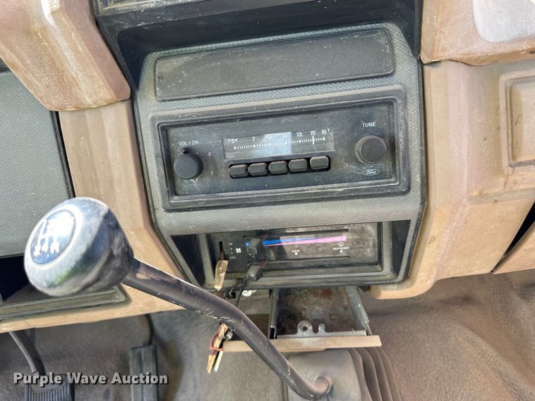 image for item OI9206 1986 Ford F350 dump flatbed pickup truck