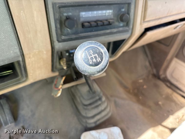 image for item OI9206 1986 Ford F350 dump flatbed pickup truck