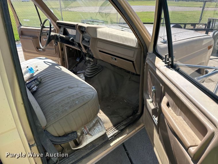 image for item OI9206 1986 Ford F350 dump flatbed pickup truck