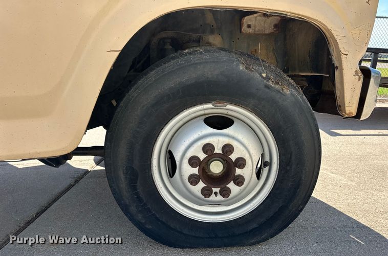 image for item OI9206 1986 Ford F350 dump flatbed pickup truck