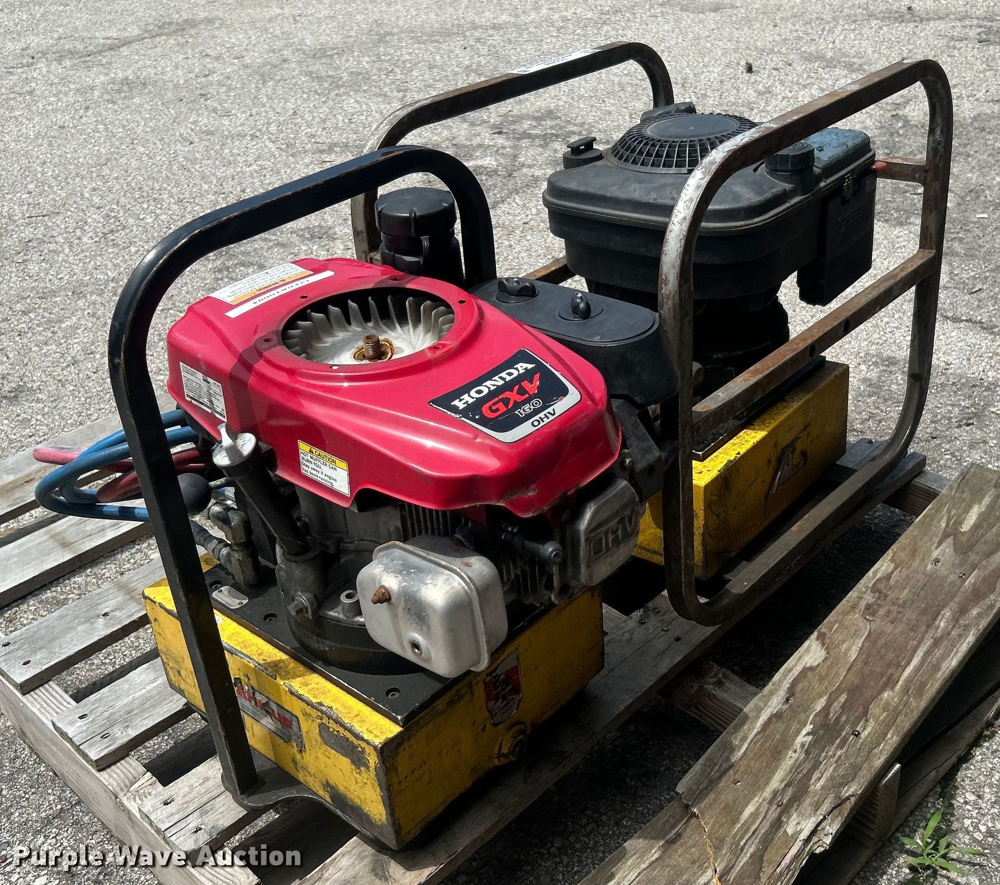 (2) Amkus hydraulic pumps in Tulsa, OK Item EG0488 for sale Purple Wave