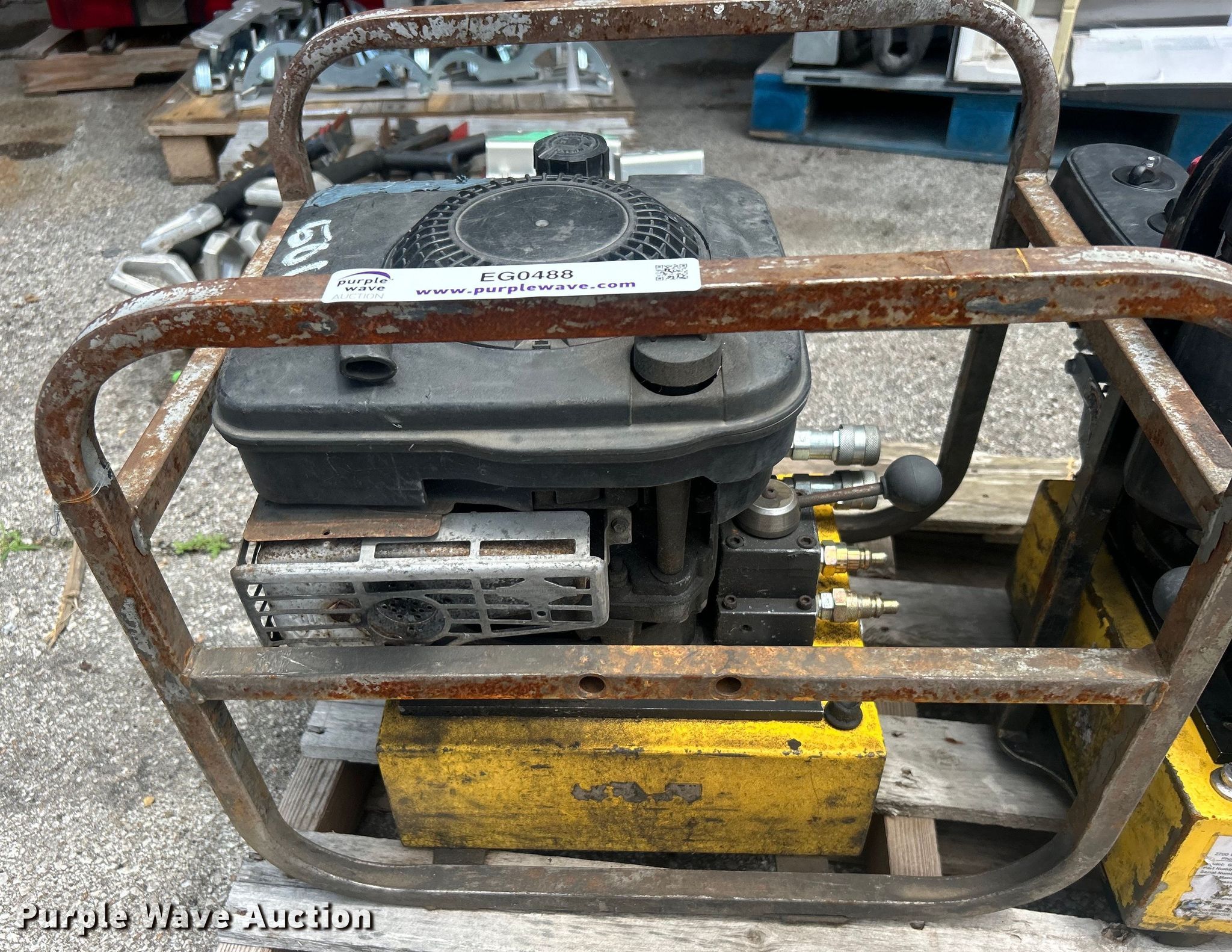 (2) Amkus hydraulic pumps in Tulsa, OK Item EG0488 for sale Purple Wave
