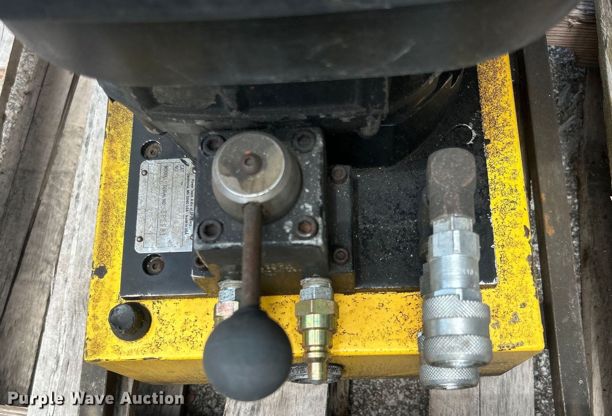 (2) Amkus hydraulic pumps in Tulsa, OK Item EG0488 for sale Purple Wave