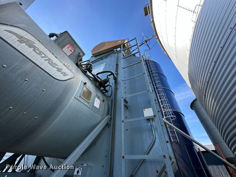 image for item DE2386 GSI Airstream 116 grain dryer