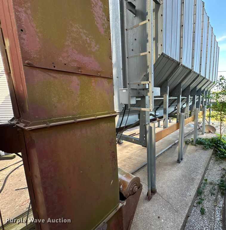 image for item DE2386 GSI Airstream 116 grain dryer