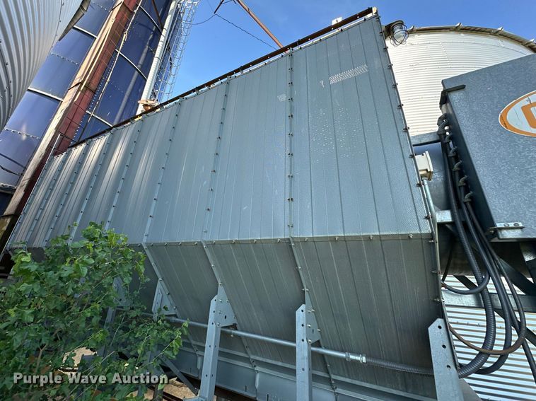 image for item DE2386 GSI Airstream 116 grain dryer