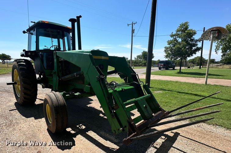 image for item DG4427 1979 John Deere 4440 tractor