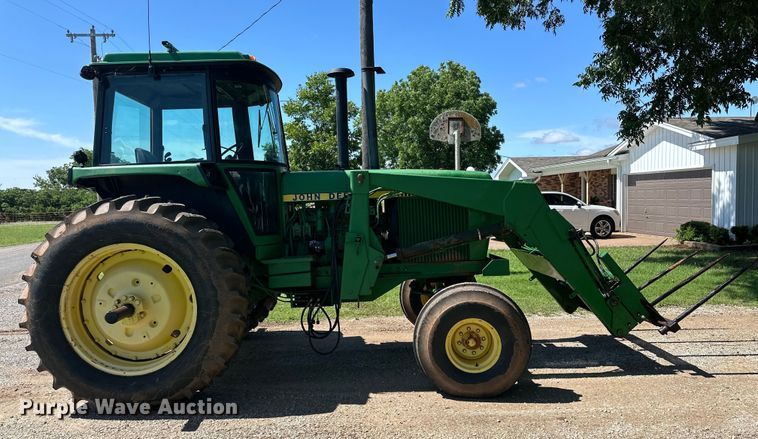 image for item DG4427 1979 John Deere 4440 tractor