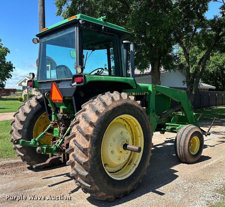 image for item DG4427 1979 John Deere 4440 tractor