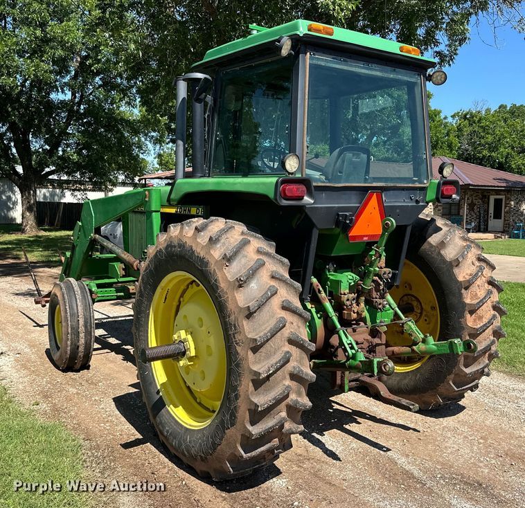 image for item DG4427 1979 John Deere 4440 tractor