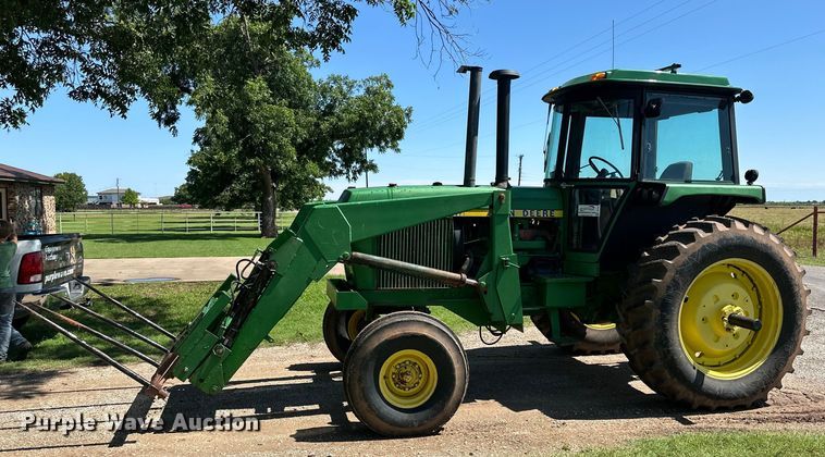 image for item DG4427 1979 John Deere 4440 tractor