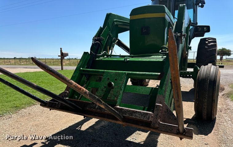 image for item DG4427 1979 John Deere 4440 tractor