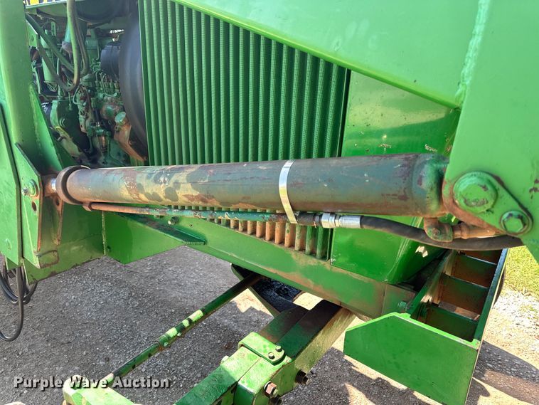 image for item DG4427 1979 John Deere 4440 tractor