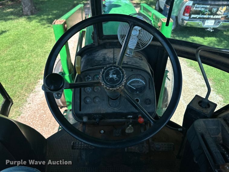 image for item DG4427 1979 John Deere 4440 tractor