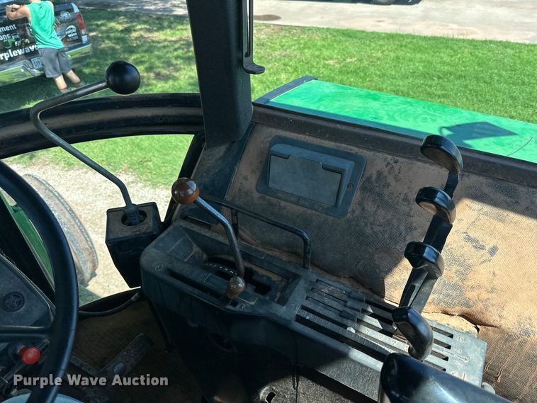 image for item DG4427 1979 John Deere 4440 tractor