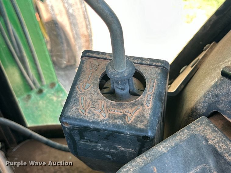 image for item DG4427 1979 John Deere 4440 tractor