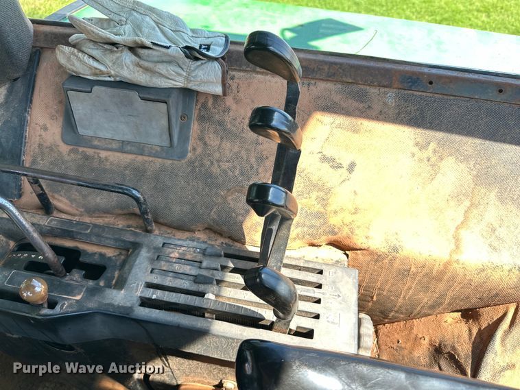 image for item DG4427 1979 John Deere 4440 tractor