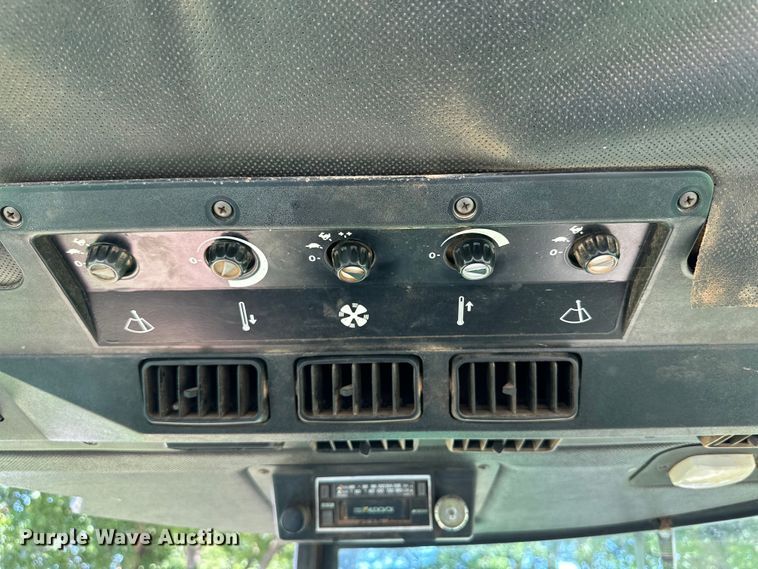 image for item DG4427 1979 John Deere 4440 tractor