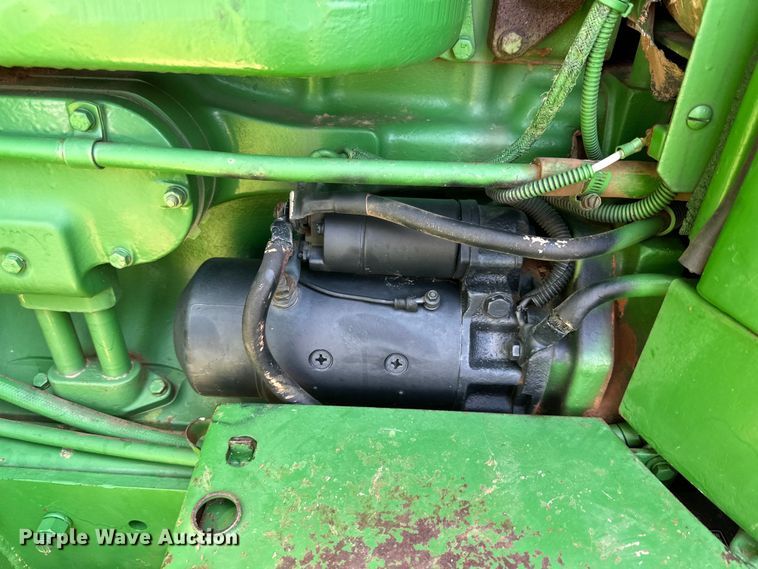 image for item DG4427 1979 John Deere 4440 tractor