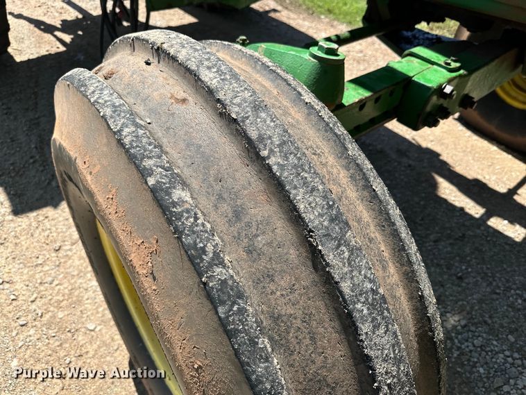 image for item DG4427 1979 John Deere 4440 tractor