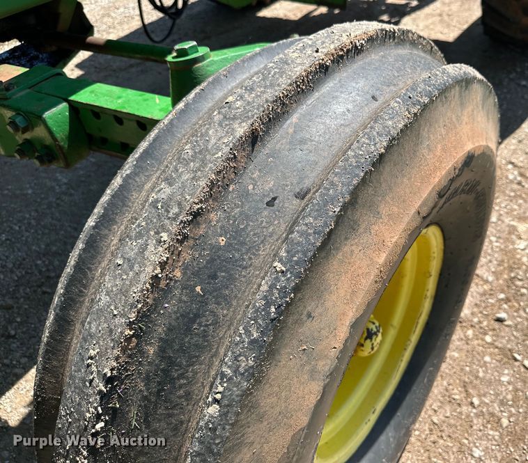 image for item DG4427 1979 John Deere 4440 tractor