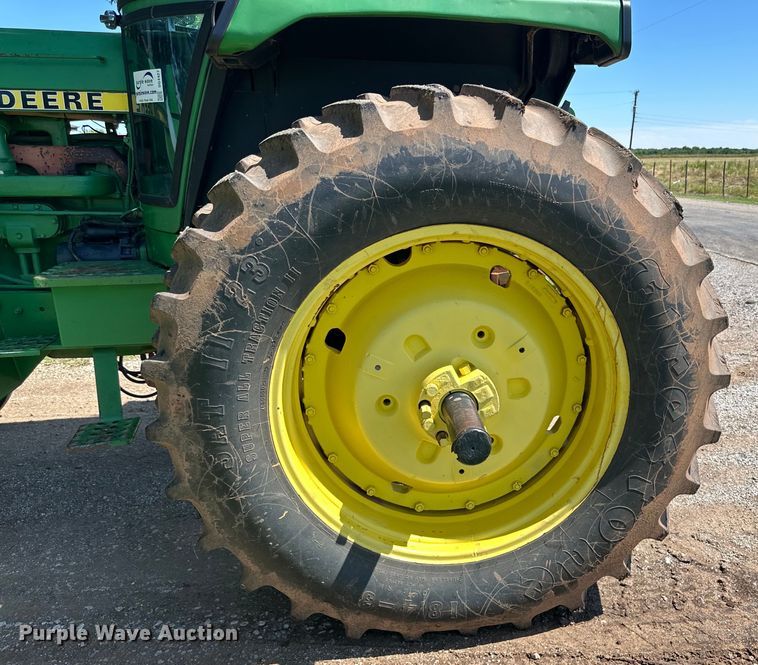 image for item DG4427 1979 John Deere 4440 tractor