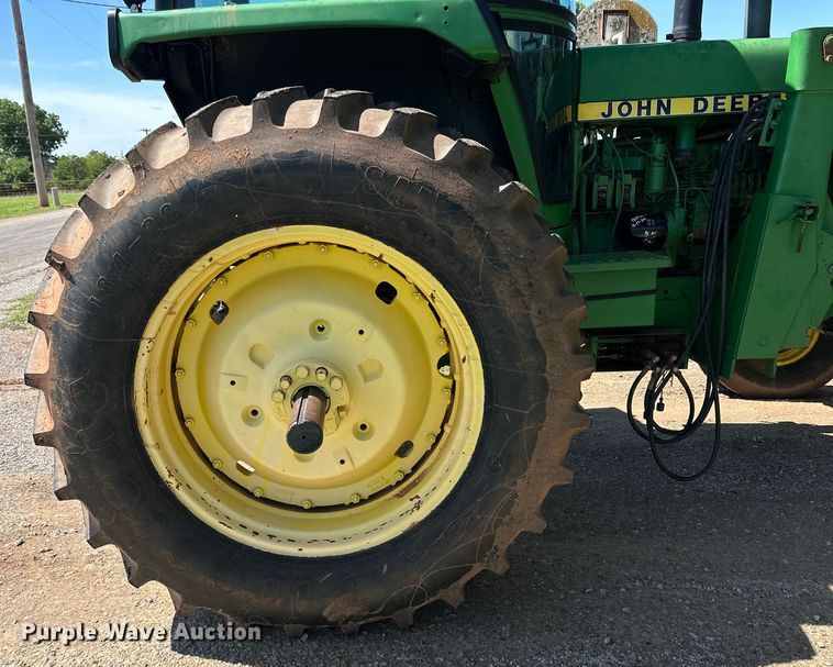 image for item DG4427 1979 John Deere 4440 tractor