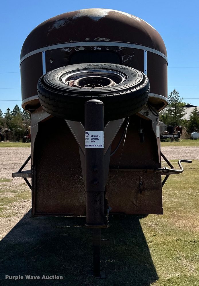 image for item DK6585 1984 Easley livestock trailer