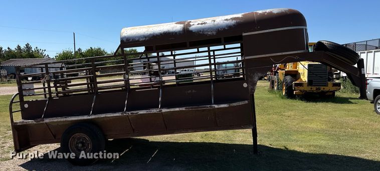 image for item DK6585 1984 Easley livestock trailer