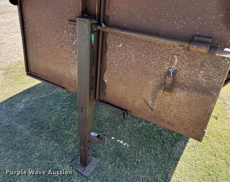 image for item DK6585 1984 Easley livestock trailer