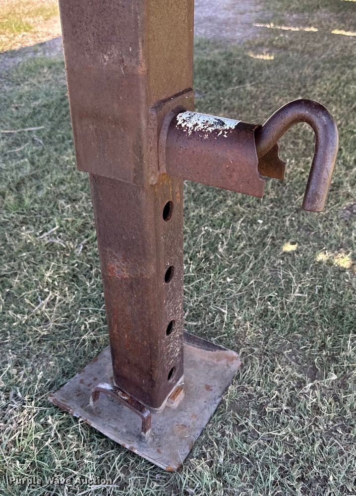 image for item DK6585 1984 Easley livestock trailer