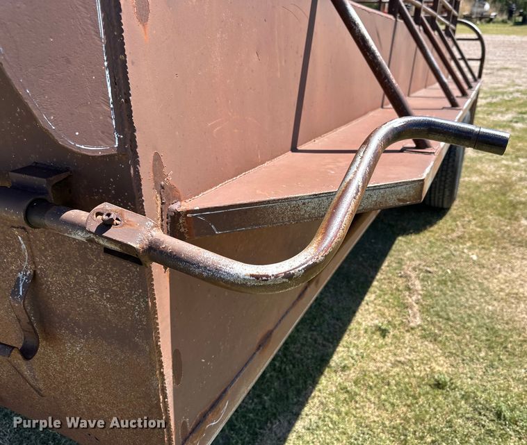 image for item DK6585 1984 Easley livestock trailer